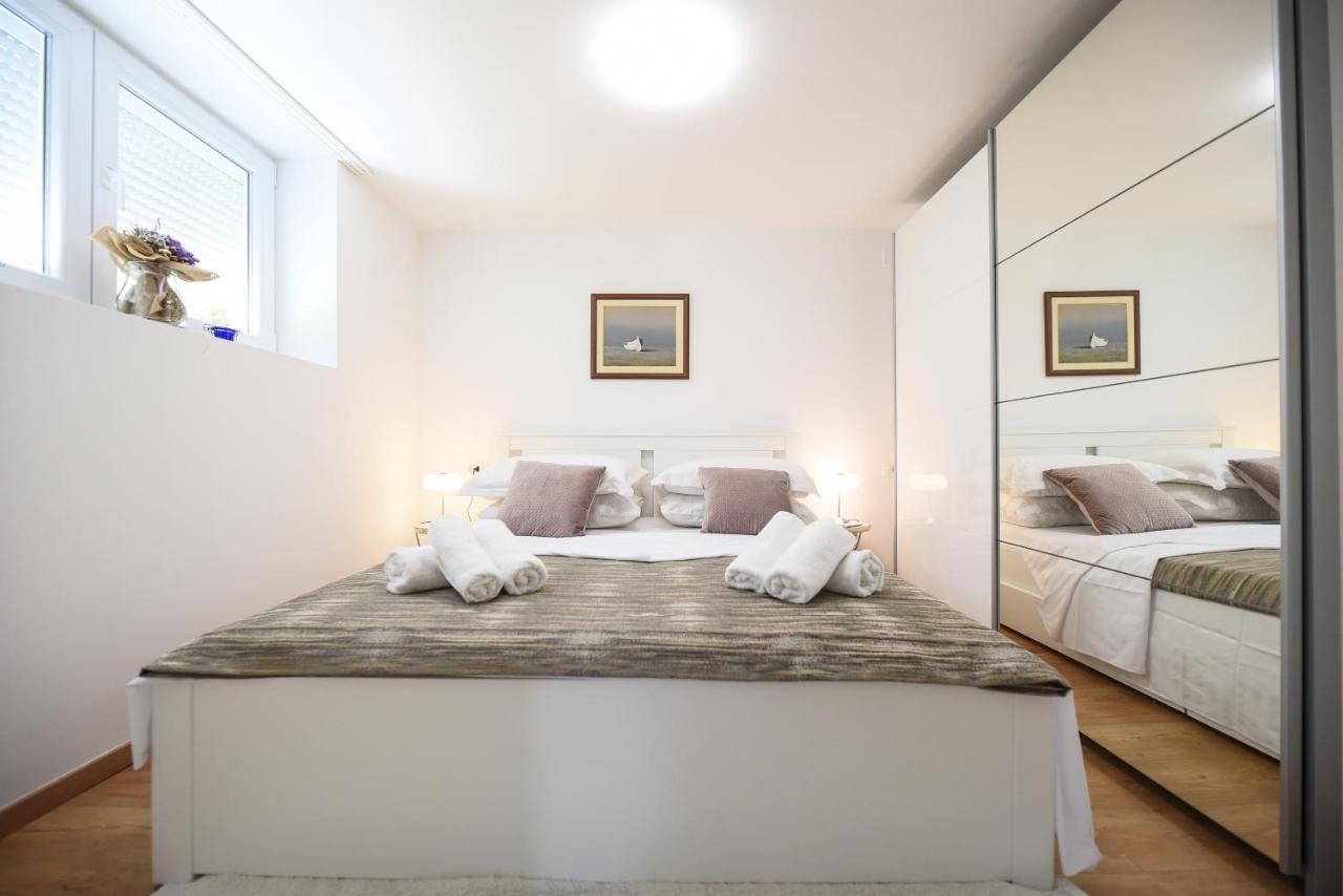 Appartamento Apartman Maja Zara Esterno foto