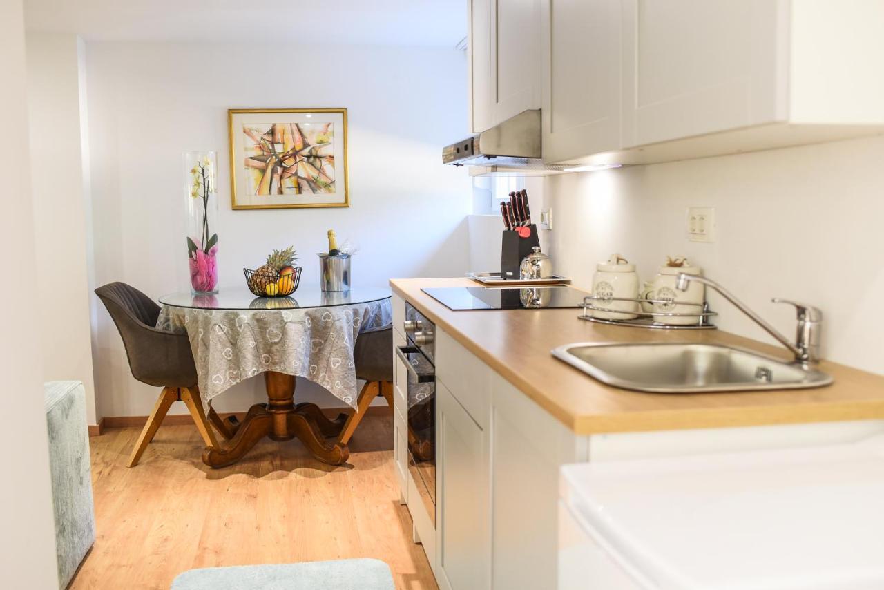 Appartamento Apartman Maja Zara Esterno foto