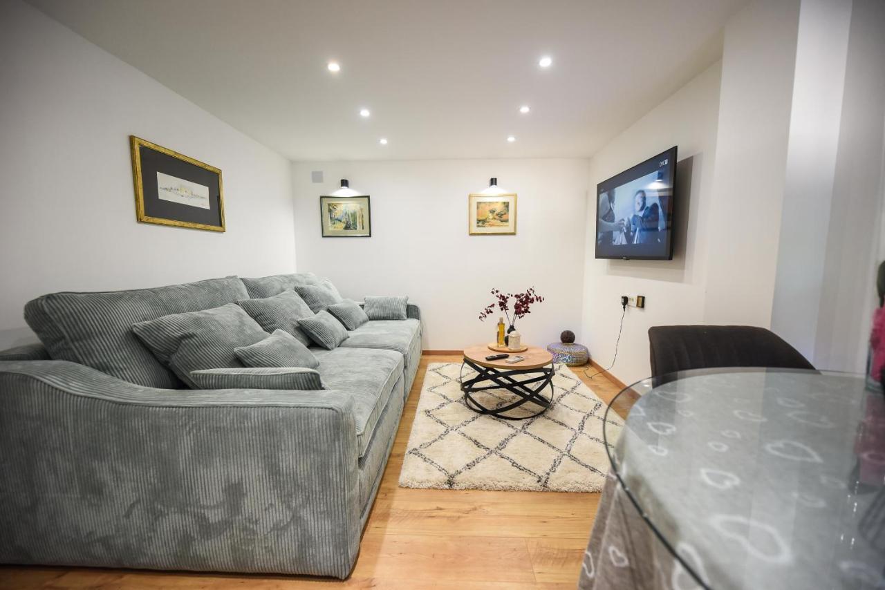 Appartamento Apartman Maja Zara Esterno foto