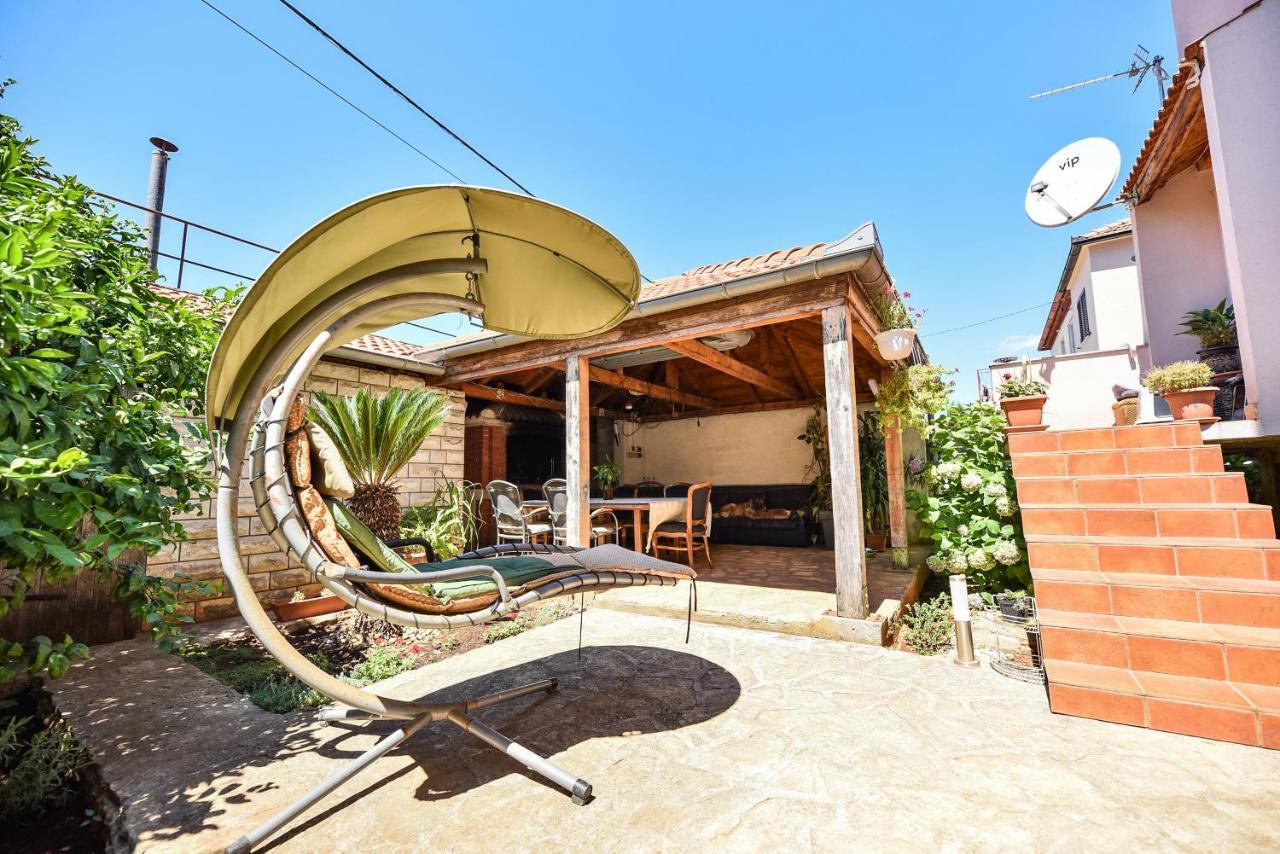 Appartamento Apartman Maja Zara Esterno foto