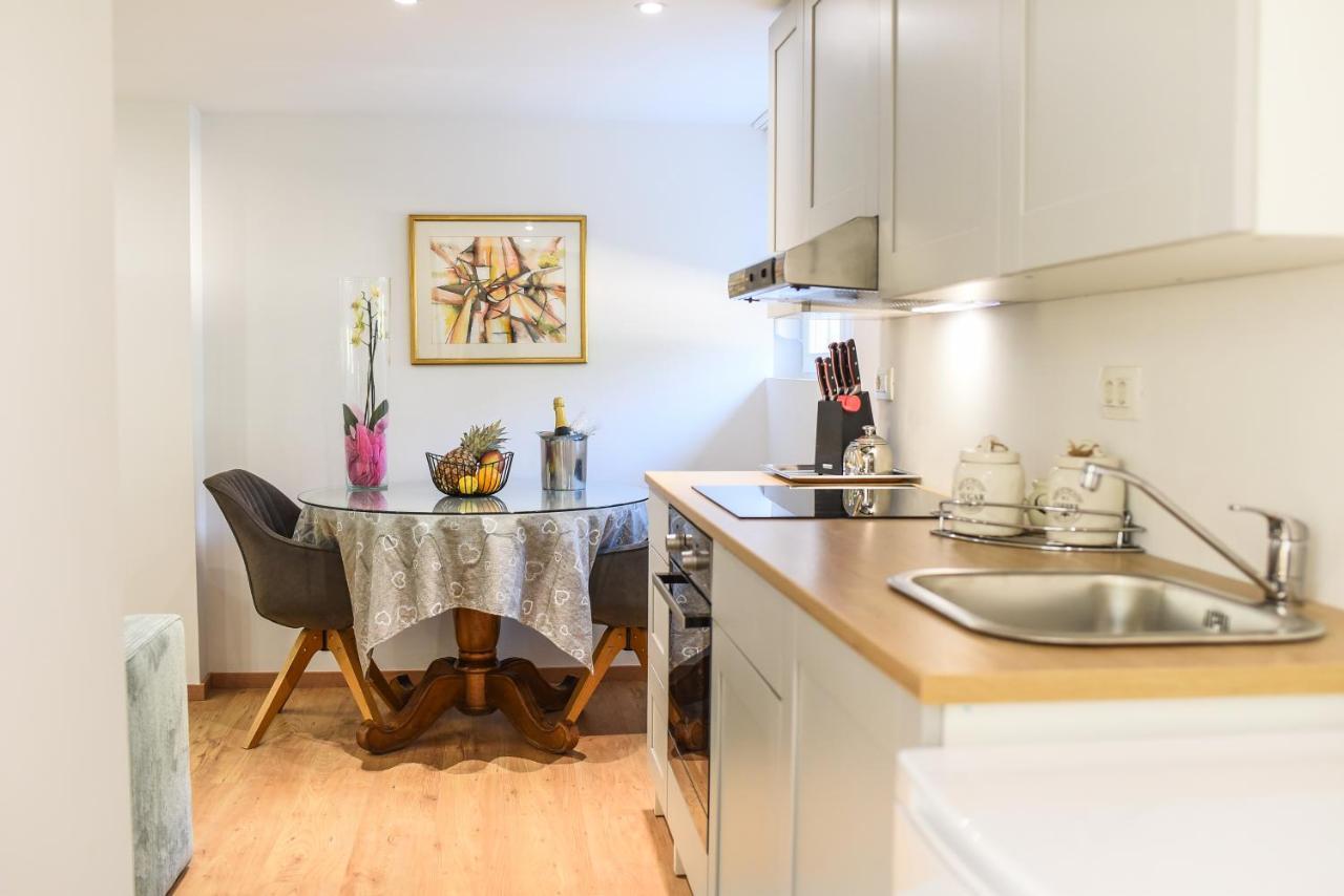 Appartamento Apartman Maja Zara Esterno foto